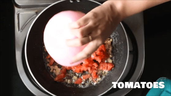 how to make pizza sauce step 4