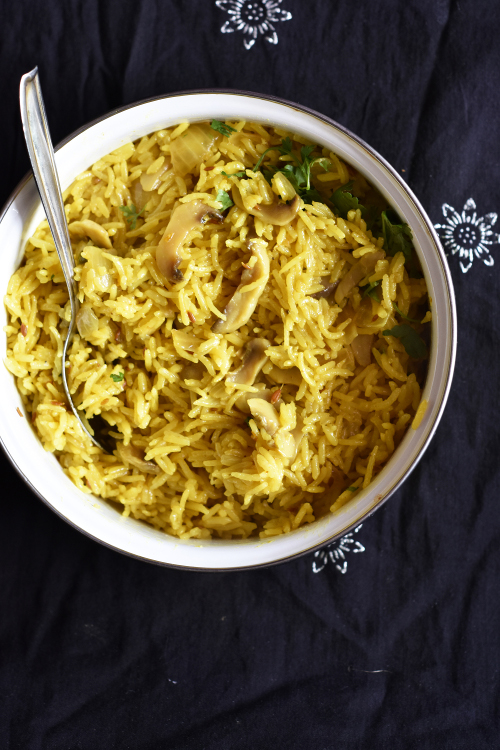 Easiest mushroom pulao recipe -priyascurrynation.com
#recipes #vegrecipes #indianblogger 