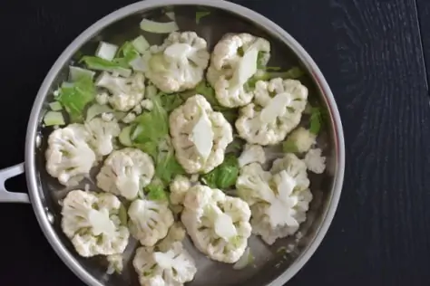 how to freeze cauliflower? priyascurrynation.com #recipes #priyascurrynation #basics