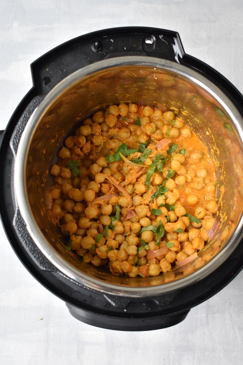 instant pot chole tikka masala - priyascurrynation.com #recipes #priyascurrynation