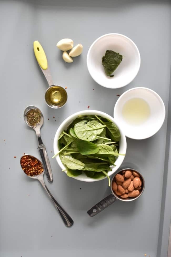 8 ingredients to make vegan spinach pesto - spinach, almonds, oil, garlic, mint,lemon juice,and seasonings. recipe on priyascurrynation.com #recipes #easy #peasto