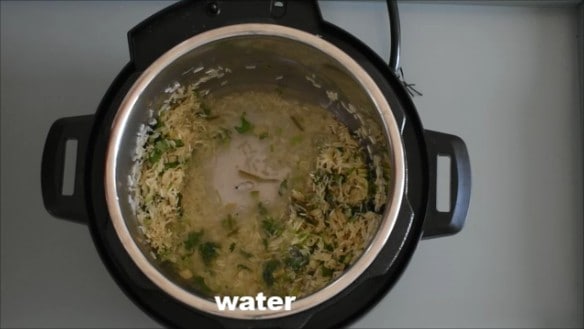 how to make garlic cilantro rice? made with 5 ingredients - priyascurrynation.com