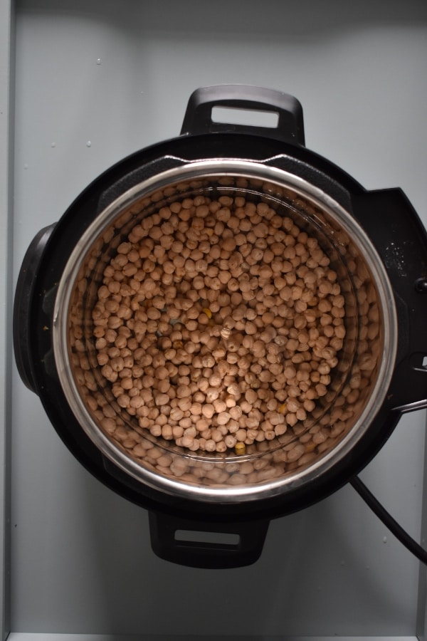 how to cook chickpeas in insatnt pot? priyascurrynation.com #recipes #instantpot