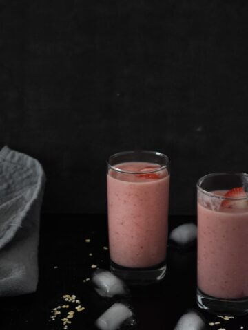 Strawberry Oats shake recipe - priyascurrynation.com