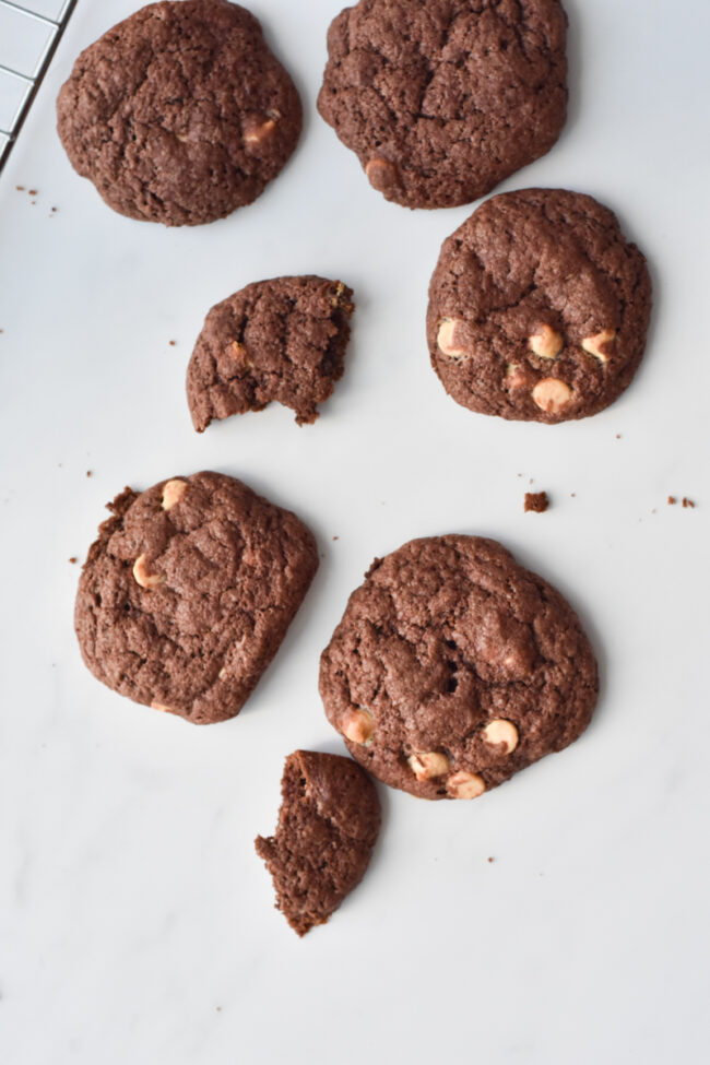 egdless chewy chocolate cookies - priyascurrynation.com