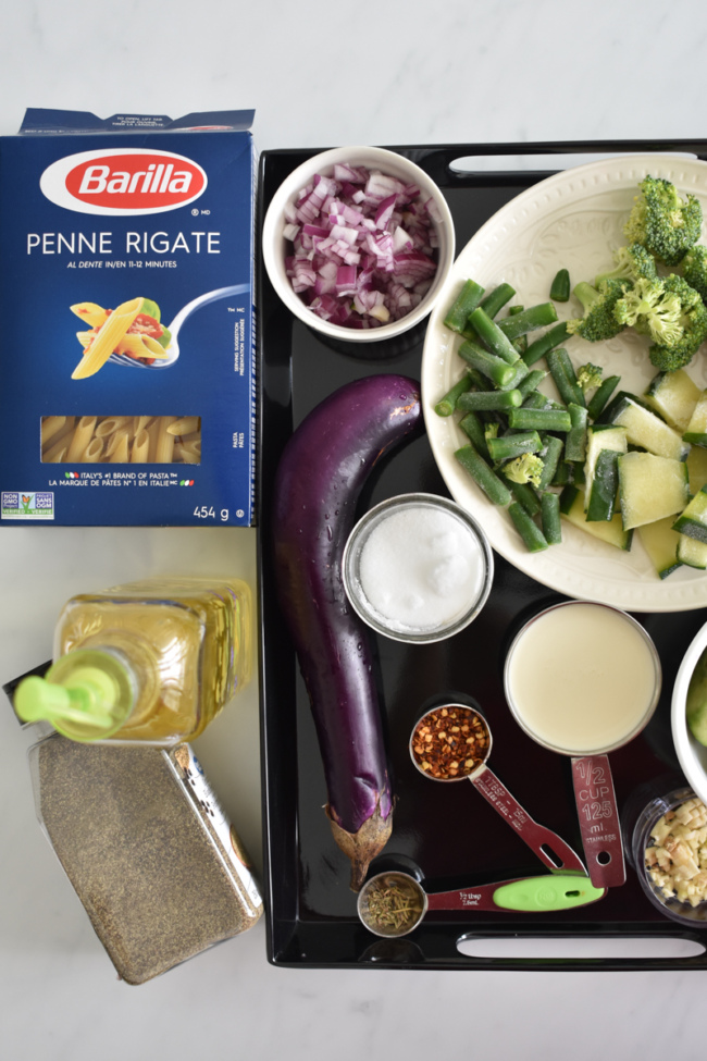 ingredients required to make avocado pasta - priyascurrynation.com
