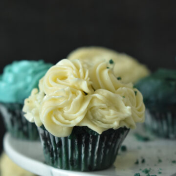 eggless bluevelvet cupcakes recipe - priyascurrynation.com