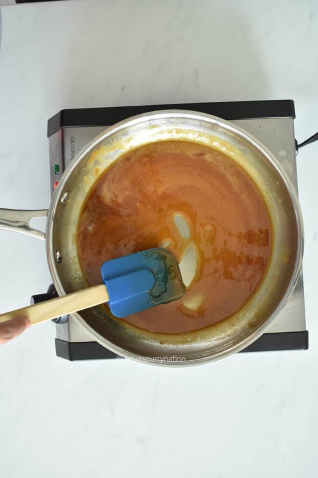 recipe steps for jaggery caramel sauce - priyascurrynation.com