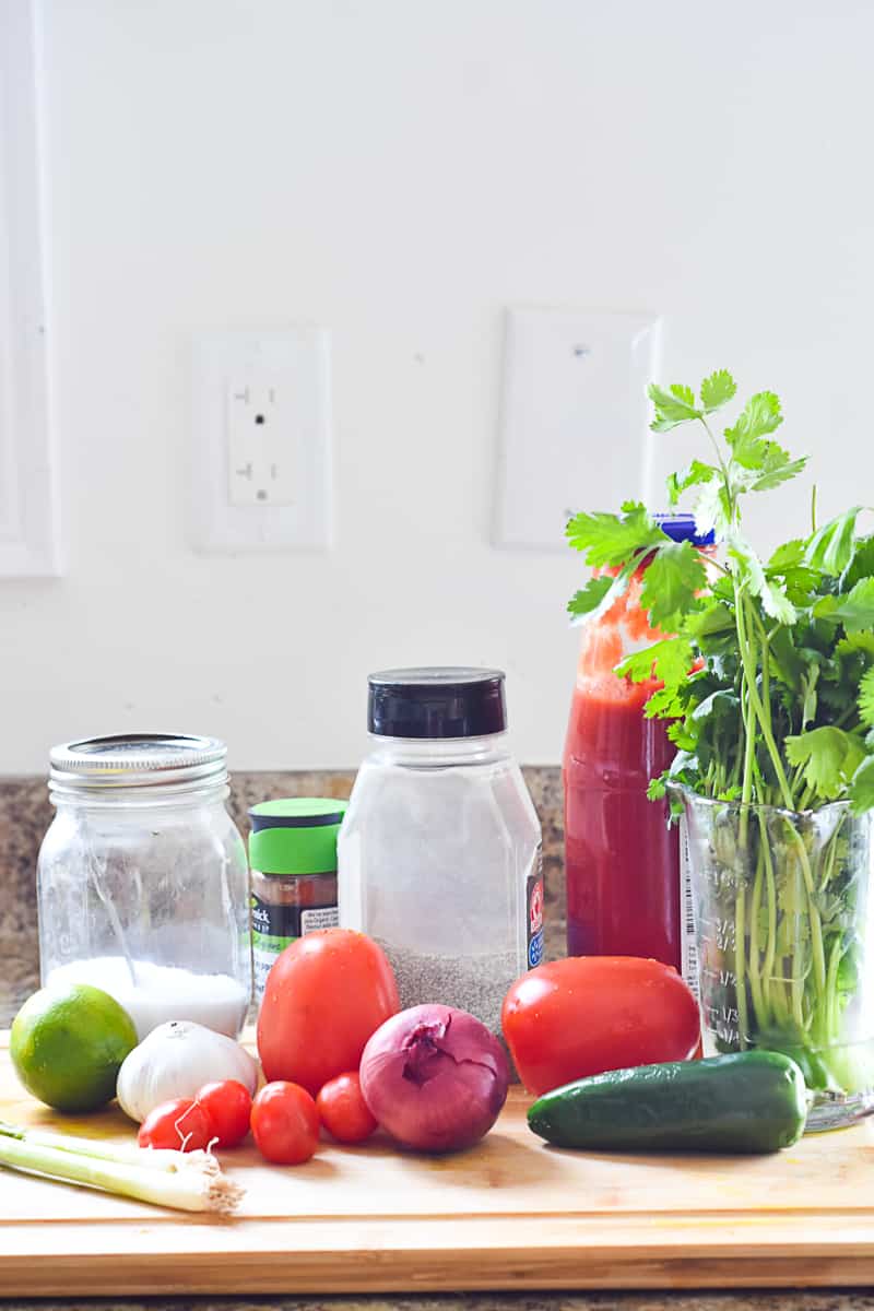 Ingredients required to make 5 minute fresh tomato salsa.