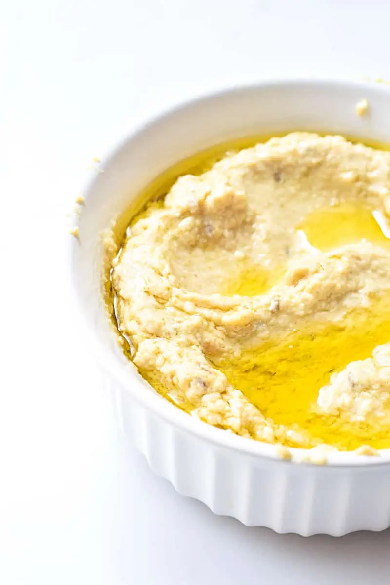 Best hummus recipe made with canned chicnkpeas.