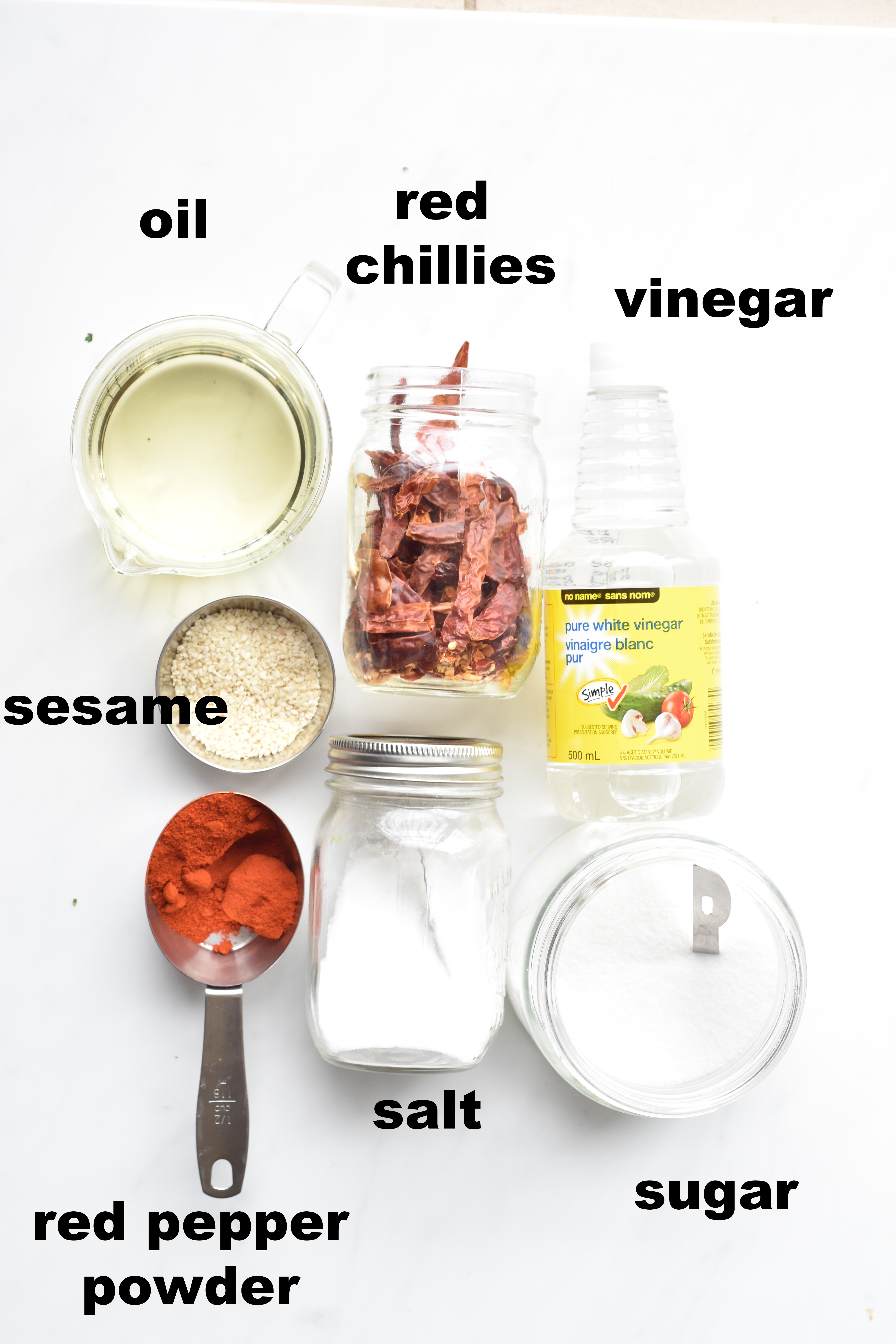 Ingredients required to make quick chinese chili oil recipe.